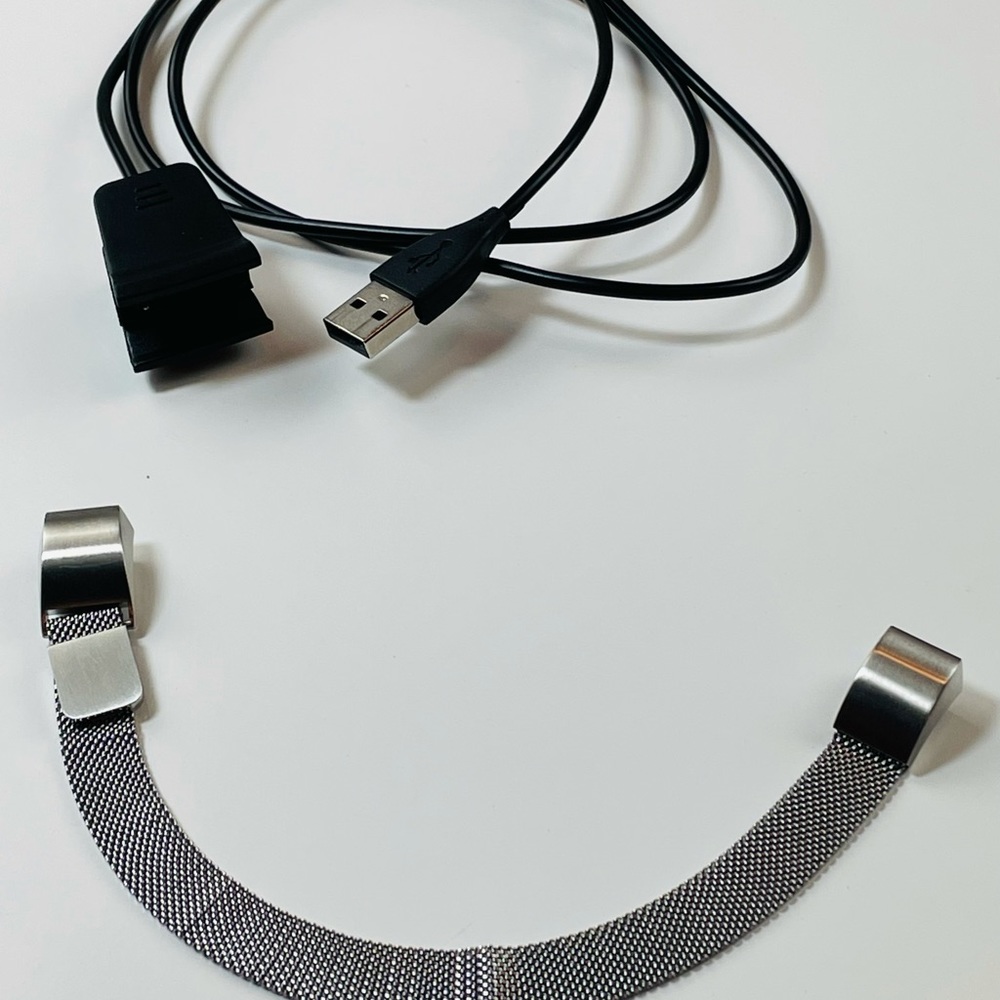 New Altar HR Fitbit Replacement Band & Charger